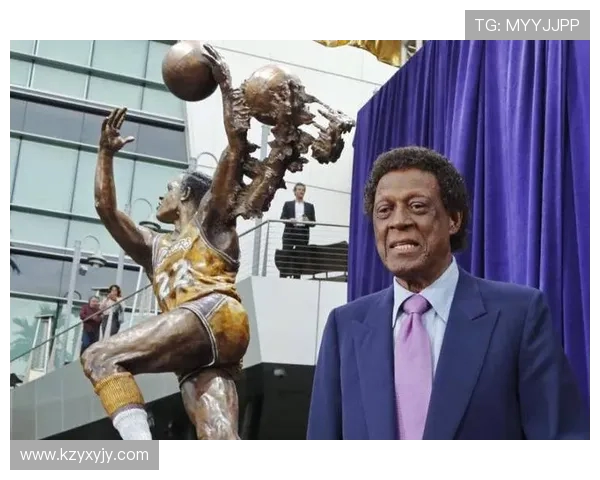 美网友热议里夫斯表现出色呼吁为其立雕像全明星之路指日可待